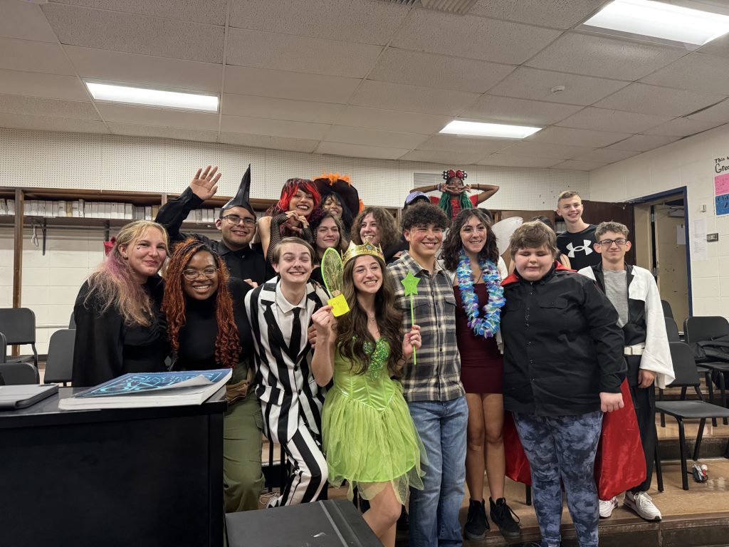 a group of students who competed in Monti Idol are posing 