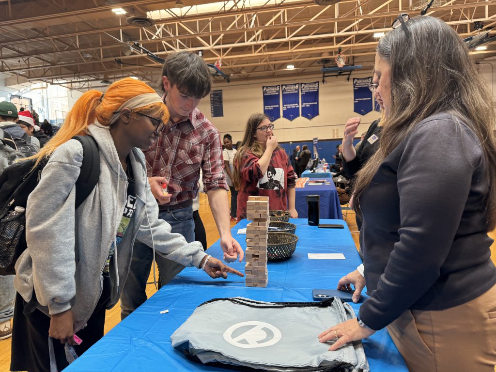 Representatives from Jeff Bank are speaking to students during the career fair. 