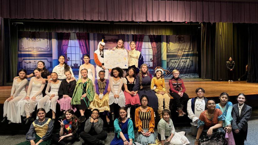 the cast of Frozen is posing on the stage