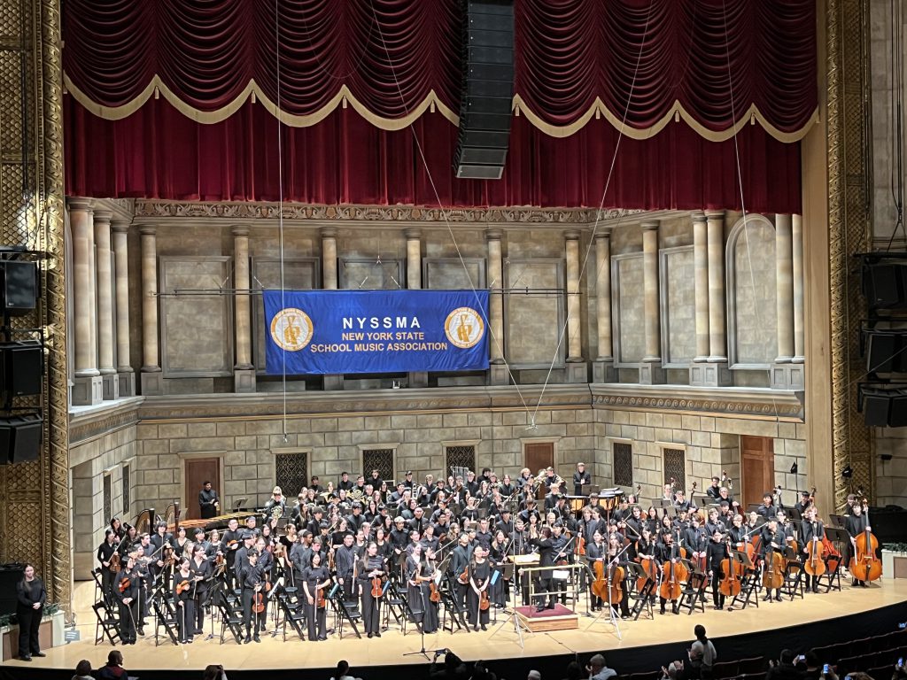 Photo of the entire Allstate chorus performing